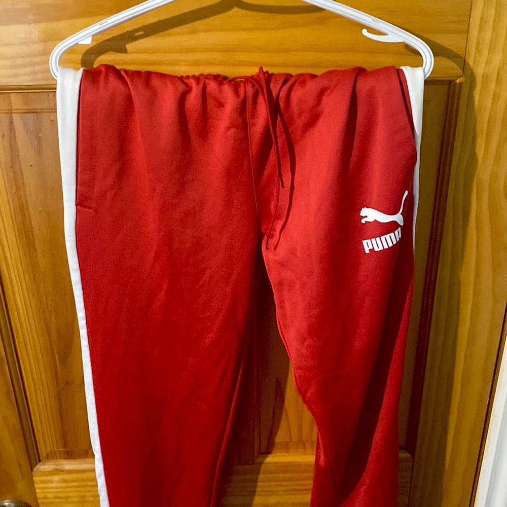 Red jogging Puma